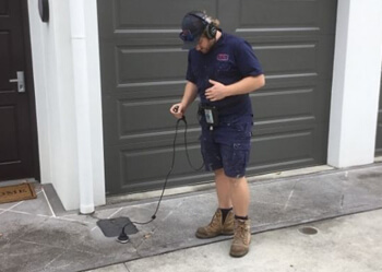 experienced plumber testing for leaks inside Hawthorne home's pipes