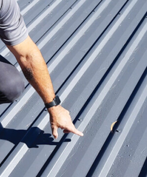 roof inspector inspecting roof of house in Brisbane